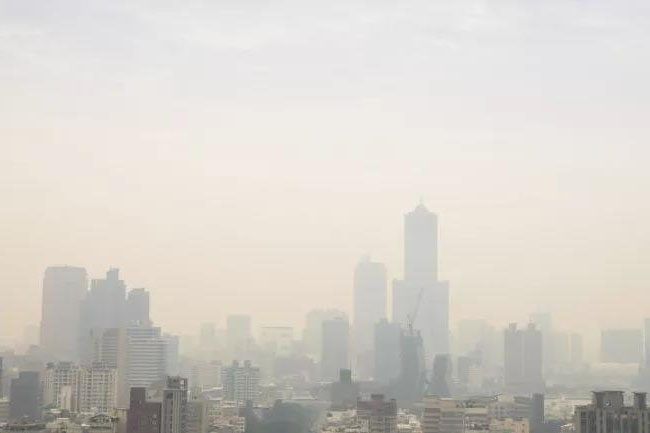 秋高氣燥，警惕“三手煙”！空氣凈化除濕機(jī)